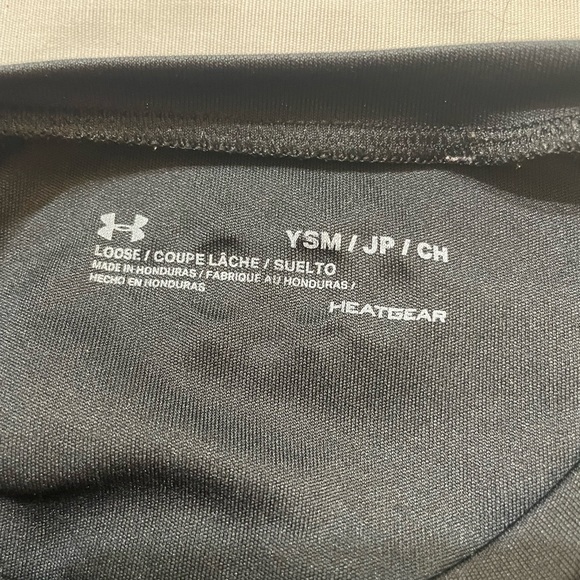 Youth under armor black shirt - Picture 3 of 3